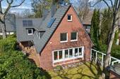 Frontansicht - Großzügiges Einfamilienhaus, Garten & Wellnessbereich - viel Platz für die ganze Familie