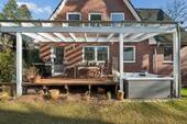 überdachte Terrasse mit Jacuzzi - 