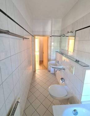 Badezimmer - Etagenwohnung mit 72,00 m² in Chemnitz zur Miete