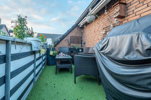 mit Zugang zum Balkon - 