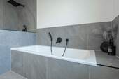 und Badewanne - 