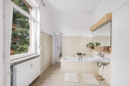 BADEZIMMER STAGED - 