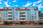 Außenansicht (straßenseitig) - Rarität: Vermietete 4-Zimmer-Wohnung mit 149 m², Balkon & Tiefgarage in Berlin-Niederschönhausen