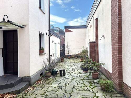 Innenhof - 7 Zimmer Reihenendhaus zum Kaufen in Solingen