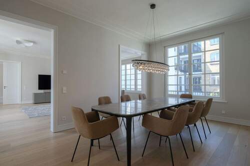 3 - 5 Zimmer Etagenwohnung in Düsseldorf