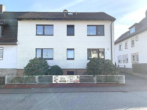 Blick Straßenseite - Doppelhaushälfte mit 152,00 m&sup2; in Hessisch Lichtenau zum Kaufen