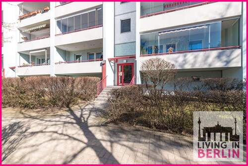 Hauseingang - 4 Zimmer Etagenwohnung zum Kaufen in Berlin