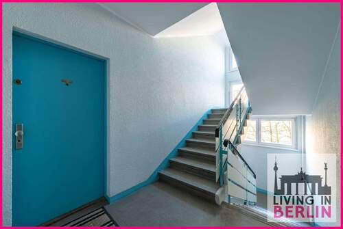 Treppenhaus - 4 Zimmer Etagenwohnung in Berlin