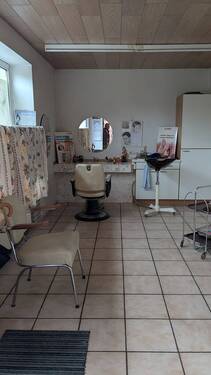 Friseursalon - Mehrfamilienhaus, Wohnhaus mit 154,00 m² in Faßberg zum Kaufen