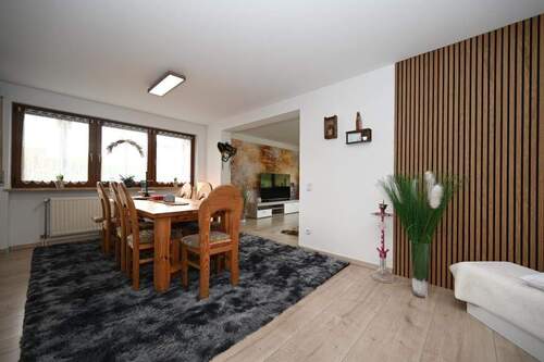 Heller Wohn-und Essbereich - 