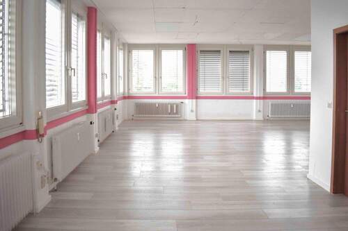 Behandlungsraum a - Büro o. Praxis 83 m² 2. OG Aufzug ideal für Beratung Behandlung mit Umkleiden Erbpacht - keine Wfl.