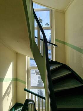 Treppenhaus - 1 Zimmer Mehrfamilienhaus, Wohnhaus in Zella-Mehlis