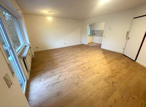 Wohnzimmer - Helle, gemütliche Wohnung mit 2 Zimmern, Küche inkl. Einbauküche, Bad und Balkon in Spessart