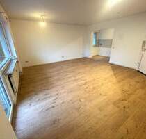 Helle, gemütliche Wohnung mit 2 Zimmern, Küche inkl. Einbauküche, Bad und Balkon in Spessart