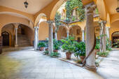 Traumhafter Innenhof - Old town Apartment - 2.200.000,00&nbsp;EUR Kaufpreis, ca.&nbsp; 308,00&nbsp;m&sup2;&nbsp;Wohnfl&auml;che
