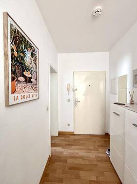 Flur - 2 Zimmer Etagenwohnung zum Kaufen in Hannover