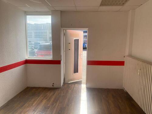 Blick zur Eingangstür.jpeg - Gewerbeobjekt (Büro, Produktion, Verkauf) in Hannover zur Miete