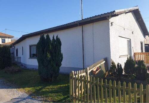 Bild 1 - **TOLLER BUNGALOW;IDEAL FÜR DIE JUNGE FAMILIE MIT KLEINER ETW; ALLES AUF EINER EBENE**