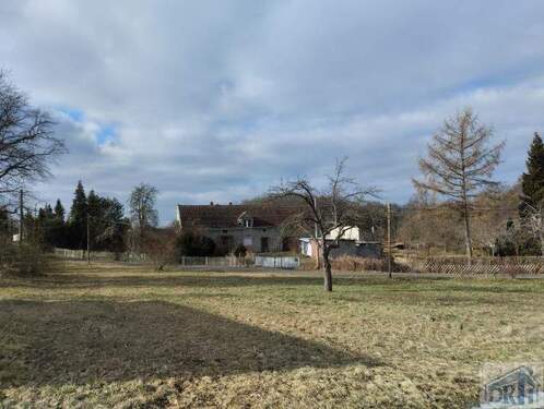 von der Straße aus gesehen - Landleben pur und nur 5 Minuten zum See
