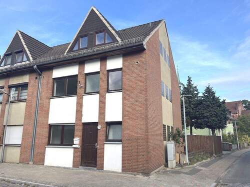 Bild 1 - PURNHAGEN-IMMOBILIEN - Reihenendhaus mit Stellplatz in zentraler Lage von Bremen-Blumenthal!