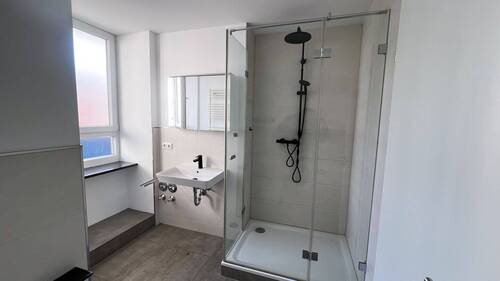 Bad 2 - Etagenwohnung mit 65,90 m&sup2; in Nürnberg zur Miete