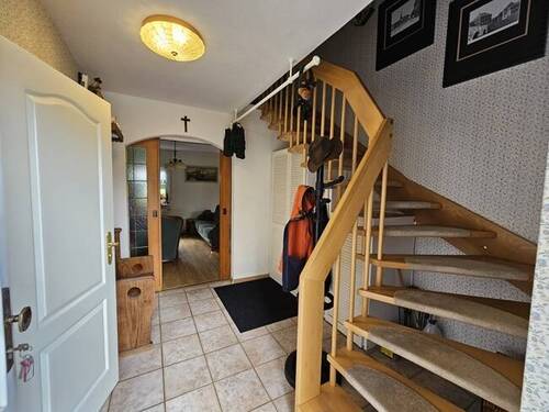 Flur Treppe zum OG - 