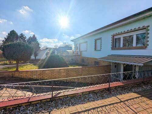 Vor dem Haus - 