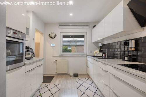 Einbauküche mit Geräten - 