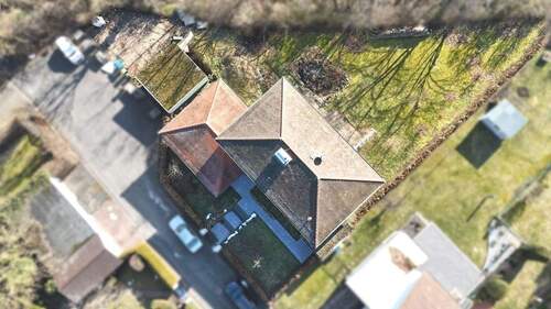 Luftbild - 6 Zimmer Mehrfamilienhaus, Wohnhaus zum Kaufen in Eschwege