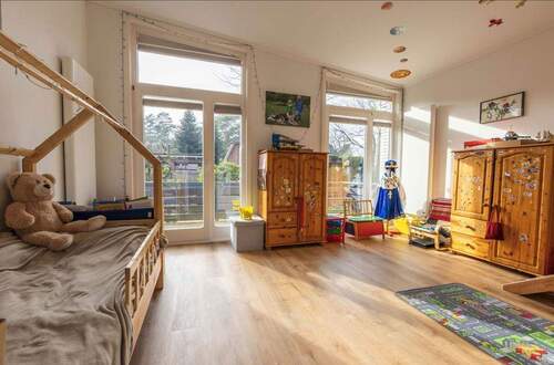 (zwei) Kinderzimmer im OG - Großzügiges Ein-Zweifamilienhaus in bester Lage mit tollem Garten