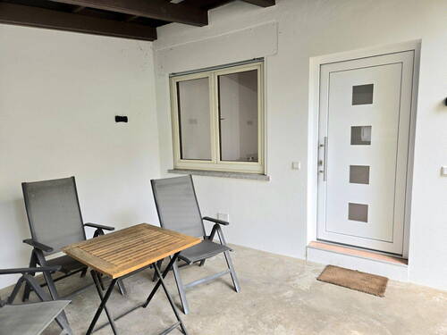 Eingang/Terrasse - Kleine Erdgeschosswohnung im Anbau eines Einfamilienhauses