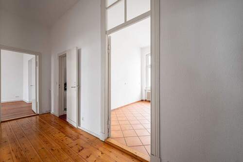 Flurbereich mit Blick in die Kücke - 