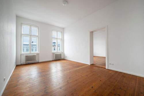 Gemütliches Schlafzimmer mit Durchgang zum Wohnzimmer - 4 Zimmer Etagenwohnung in Berlin