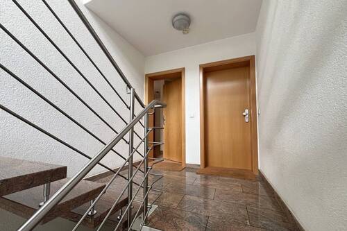 Treppenhaus - 2 Zimmer Etagenwohnung zur Miete in Essen