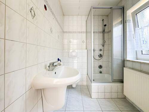 Bad - Einliegerwohnung - 
