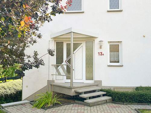 Einladender Eingangsbereich - 5 Zimmer Einfamilienhaus in Windischleuba