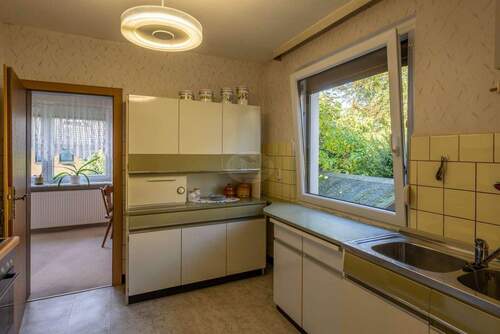 Küche mit neuem Fenster. - Einfamilienhaus mit 105,20 m&sup2; in Wunstorf zum Kaufen