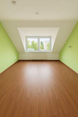 Schlafzimmer - Schöne, zentrale 2- Zimmerwohnung mit Einbauküche zu vermieten