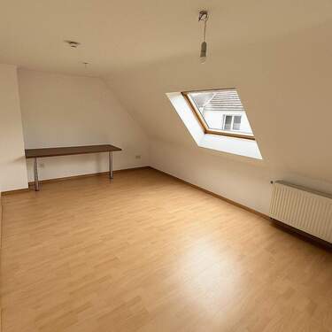 Wohnzimmer - 2 Zimmer Etagenwohnung zur Miete in Krefeld