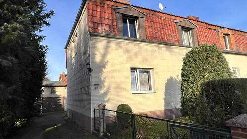 Hausansicht - 5 Zimmer Doppelhaushälfte zum Kaufen in Altlandsberg