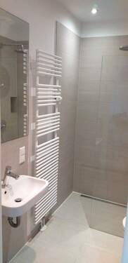 Waschtisch/Handtuchtrockner - 