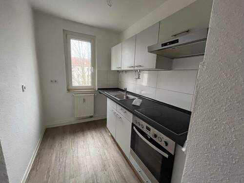 2.jpg - Megapreis...hier kommt die neue mit Balkon.. ..helle, moderne 3 Zimmer-Wohnung mit Einbauküche . sofort einzugsfertig