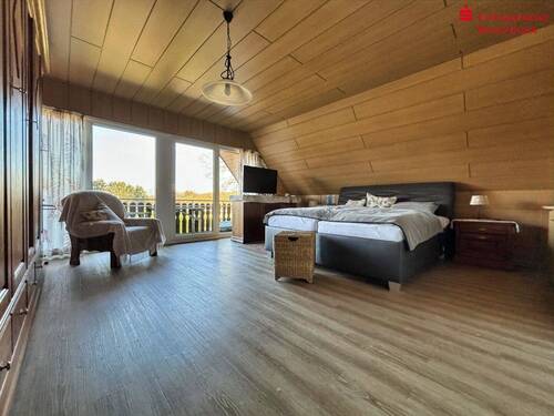 Schlafzimmer mit Balkon - 