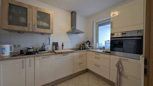 Moderne Küche mit Geräten - 