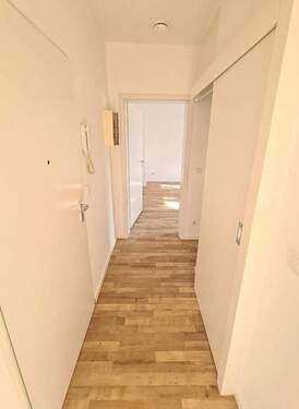 Flur - 2 Zimmer Etagenwohnung zur Miete in Chemnitz