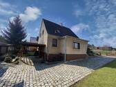 Seitenansicht mit Grundstückszufahrt - 5 Zimmer Einfamilienhaus in Kyffhäuserland