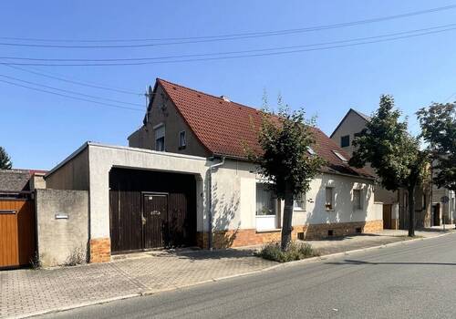 Objektvorderseite - Gemütliches Einfamilienhaus in Zscherndorf mit liebevoll gestaltetem Garten und idyllischem Innenhof
