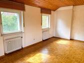 4. Zimmer im Obergeschoss mit Zugang zum Balkon - 