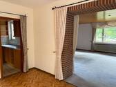 Wohn-/Essbereich mit Zugang zur Küche - 