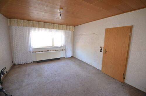 Wohnzimmer - 5 Zimmer Doppelhaushälfte zum Kaufen in Baesweiler